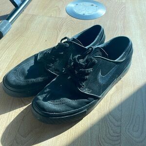 All black Nike Janowskis